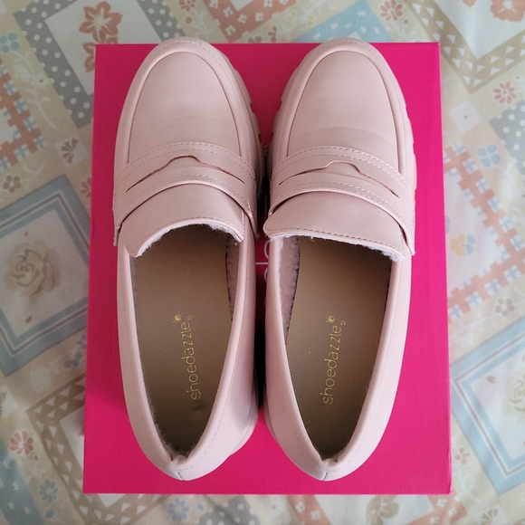 ShoeDazzle Muncel Lug Sole Loafer in Chalk Pink Size 8 but fits Size 8.5 to 9 - Picture 4 of 9